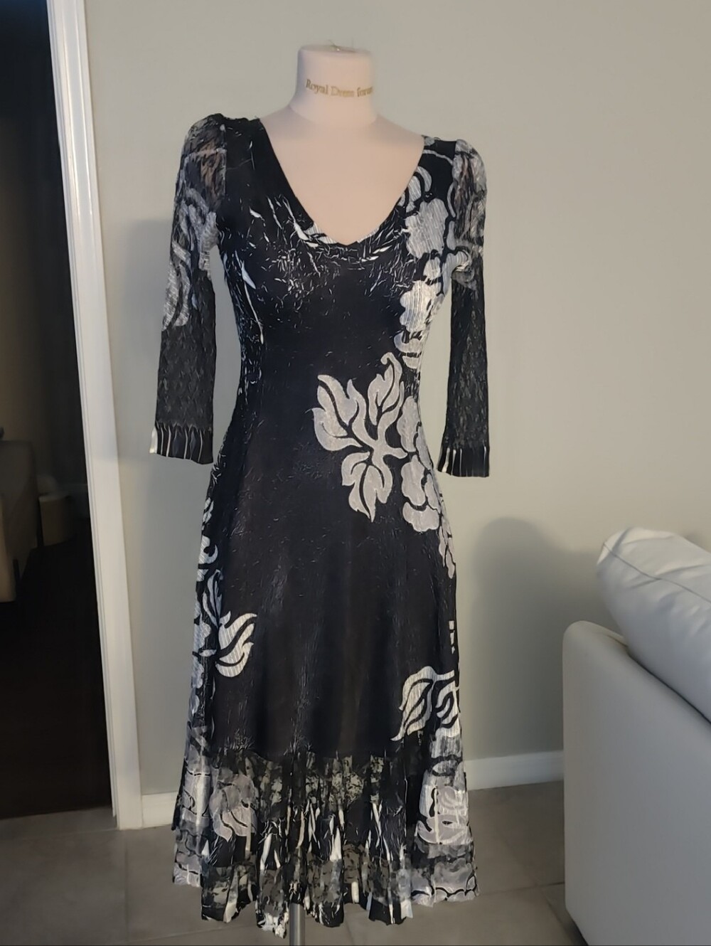 Komarov Black and White Floral Long Sleeve V-Neck Dress